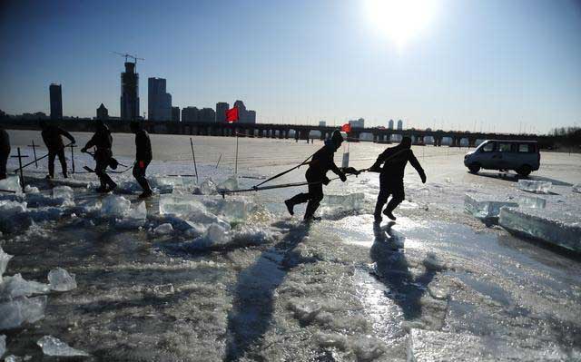 哈爾濱冬(dōng)季采冰 采冰工具(jù)