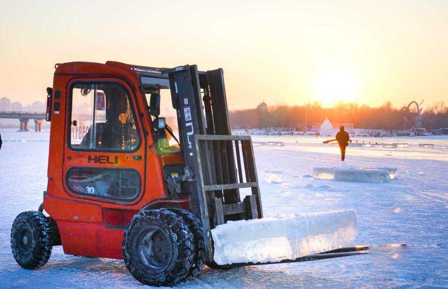 哈爾濱冬季采冰(bing) 采冰工具