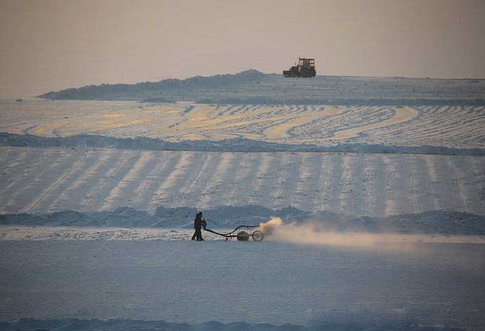 哈爾(er)濱冬季采冰 采冰(bing)工具