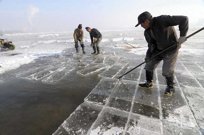 哈(ha)爾濱冬季采冰 采(cai)冰工具