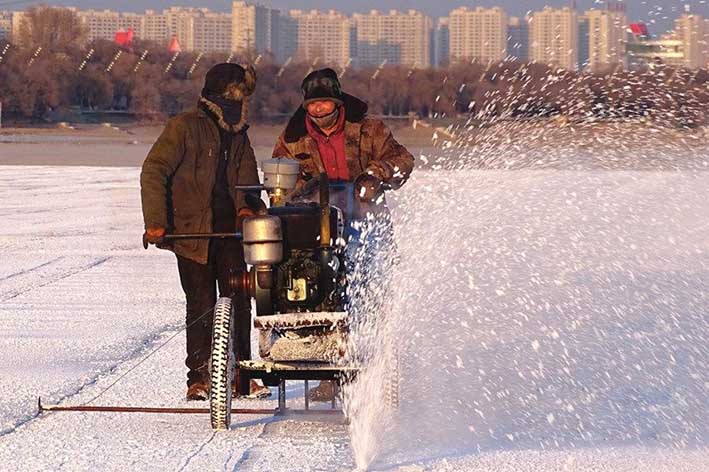 哈爾(er)濱冬季采冰 采冰(bing)工具