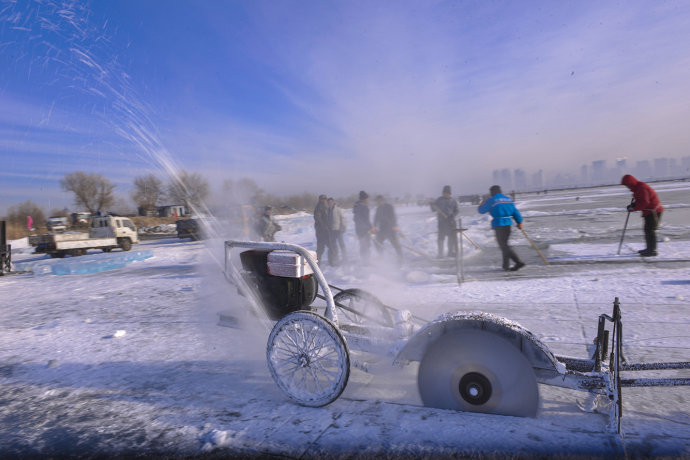 鋸(ju)冰車采冰(bing)工具