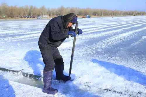 哈爾濱(bin)冬季采冰(bing) 采冰工具(jù)