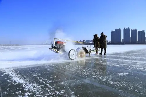 哈(ha)爾濱冬季(jì)采冰 采冰(bing)工具